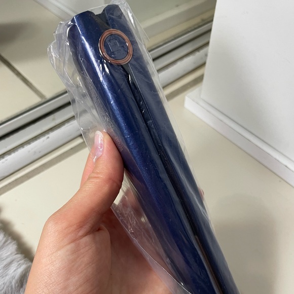 CONAIR Unbound petite beauty in motion cordless  3/4 inch ceramic flat iron - Picture 3 of 10